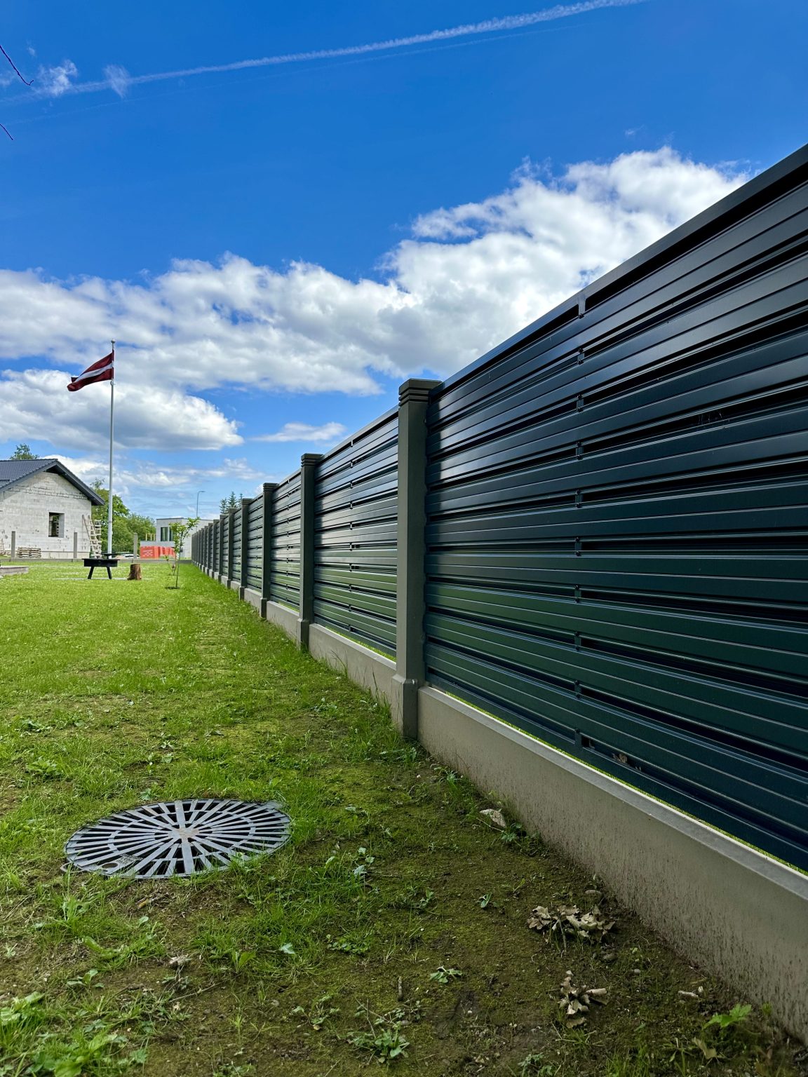 IMG 0027 1 - Aluzinc, metāla logi, metāla sētas, metāla vārti, bīdāmie vārti Rīgā