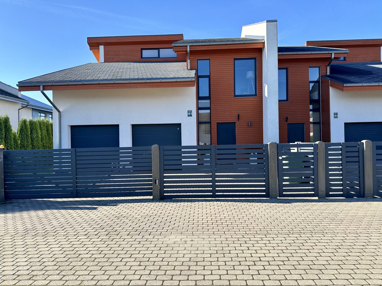 IMG 1472 2 5 - Aluzinc, metāla logi, metāla sētas, metāla vārti, bīdāmie vārti Rīgā