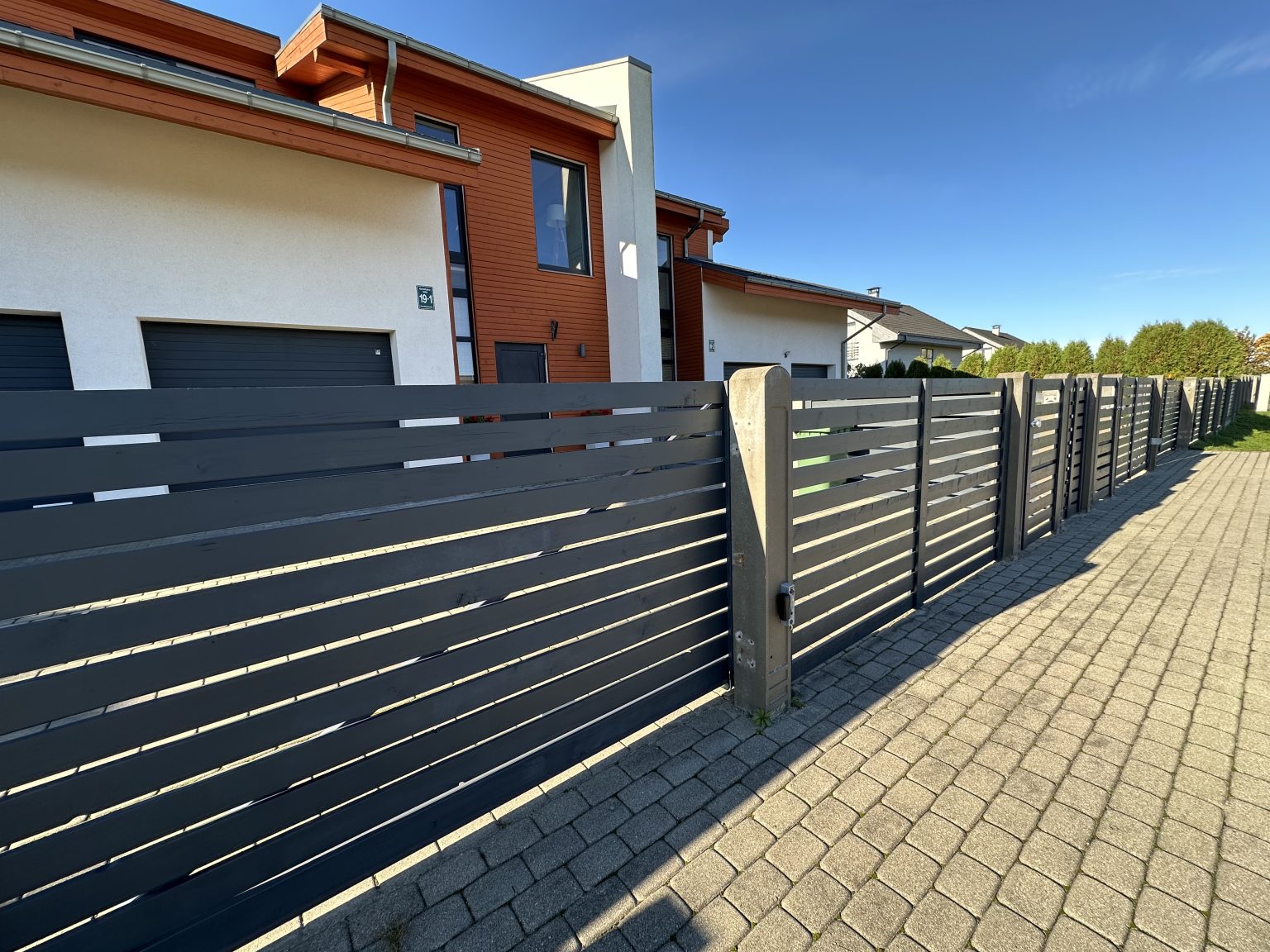 IMG 1474 2 - Aluzinc, metāla logi, metāla sētas, metāla vārti, bīdāmie vārti Rīgā