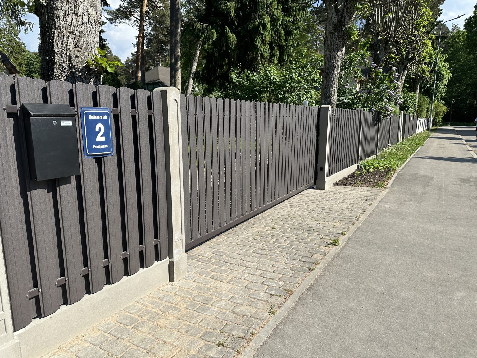 IMG 9795 - Aluzinc, metāla logi, metāla sētas, metāla vārti, bīdāmie vārti Rīgā IMG 9795 - Aluzinc, metāla logi, metāla sētas, metāla vārti, bīdāmie vārti Rīgā